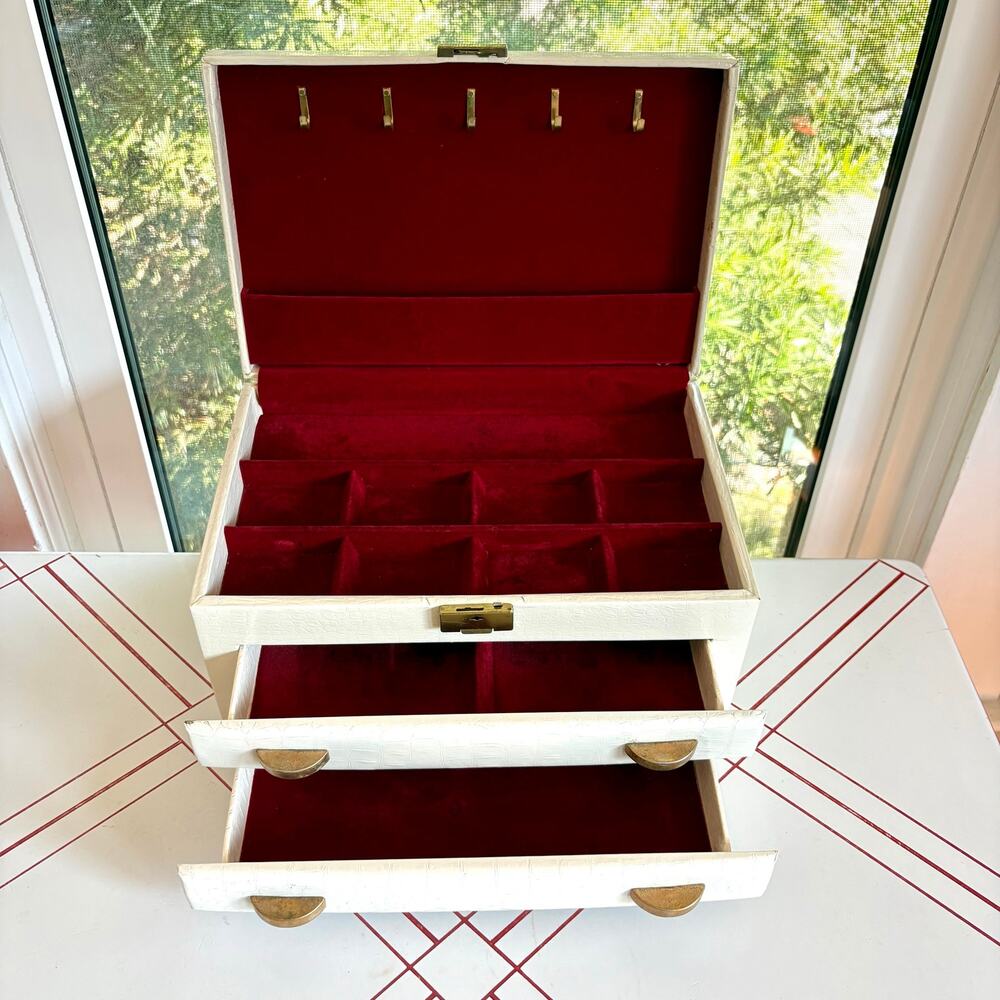 Vintage Buxton White Faux Leather Jewelry Box Red Velvet Drawers